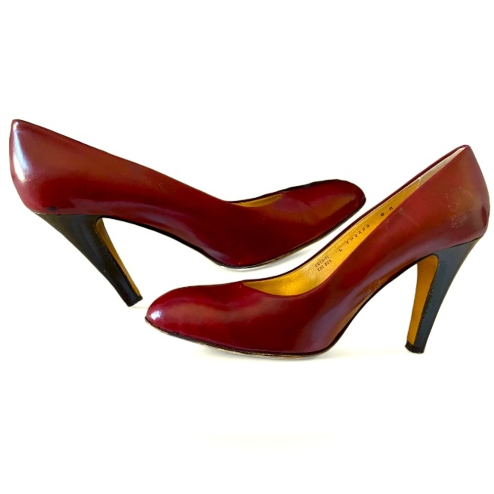 Kenneth Cole New York CLASSIC mahogany leather pumps! Made in Italy, size 8.
